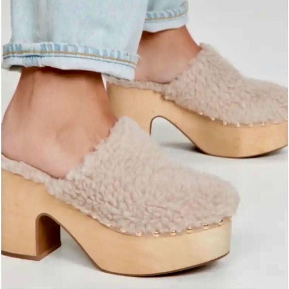 Aster Cream Block Heel‎ Sherpa Faux Fur Platform Clogs Y2K 90’s size 8.5